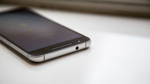 Nexus 6P im Test: Der Kopfhöreranschluss sitzt sinnvoll am oberen Rand
