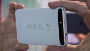 Google Nexus 6P 리뷰: 후면, 가로 방향