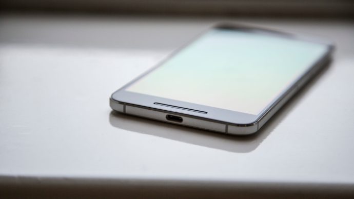Test du Nexus 6P : l'USB Type-C fait son apparition sur le bord inférieur du téléphone